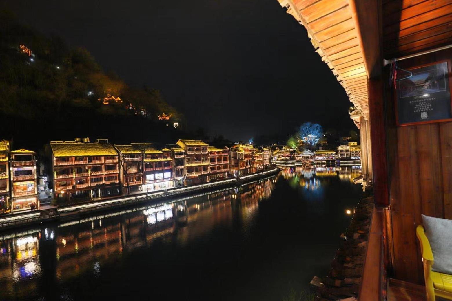 Fenghuang Ancient Town Lazy Cat Riverside Inn Exterior foto