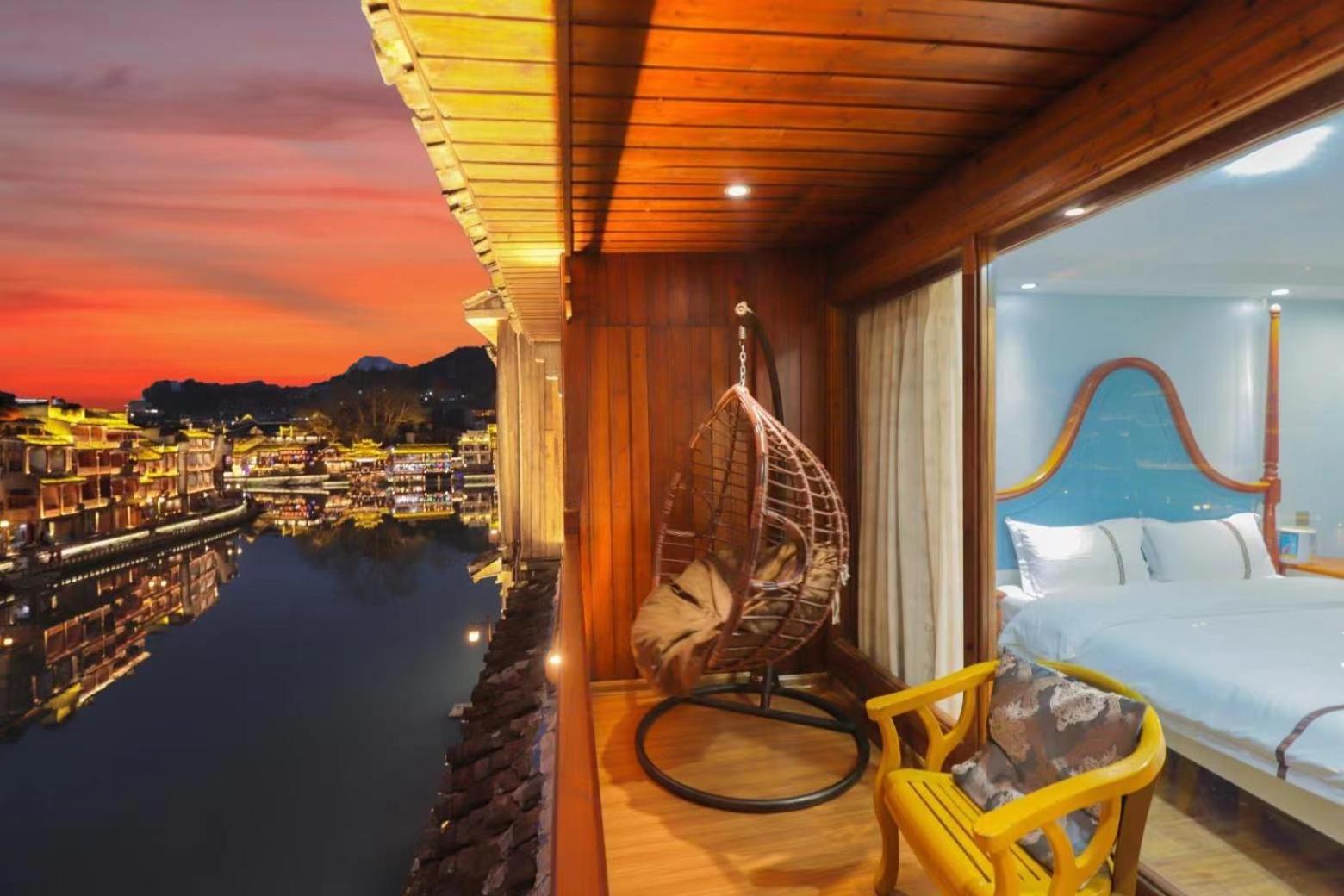 Fenghuang Ancient Town Lazy Cat Riverside Inn Exterior foto