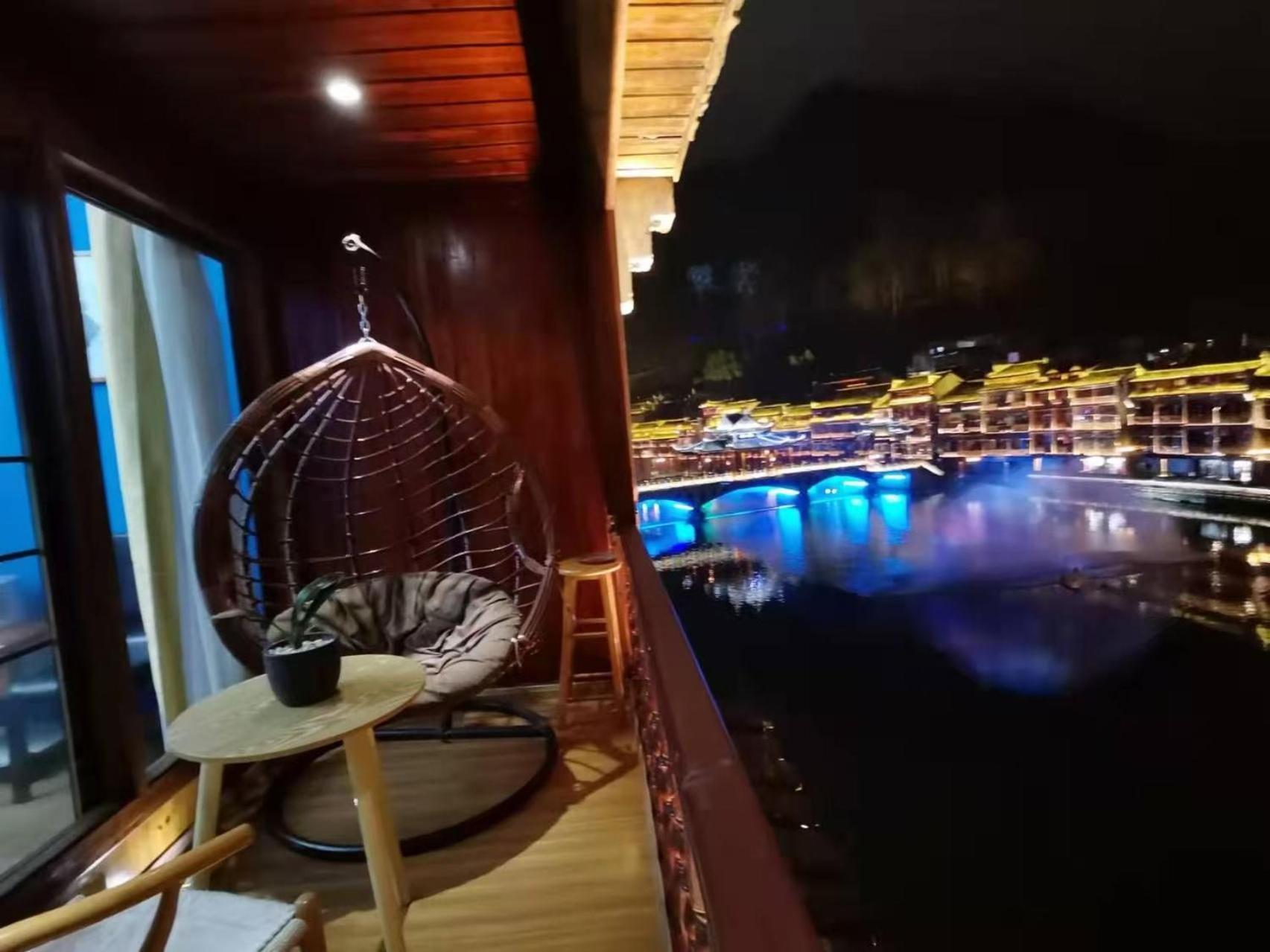 Fenghuang Ancient Town Lazy Cat Riverside Inn Exterior foto