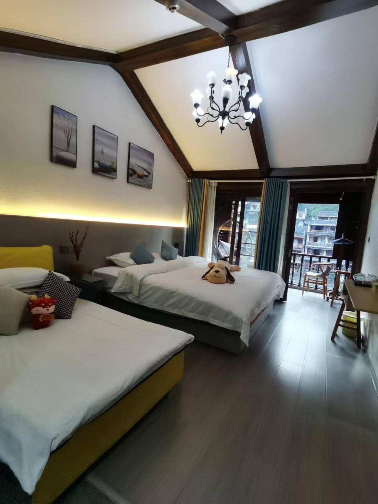 Fenghuang Ancient Town Lazy Cat Riverside Inn Exterior foto